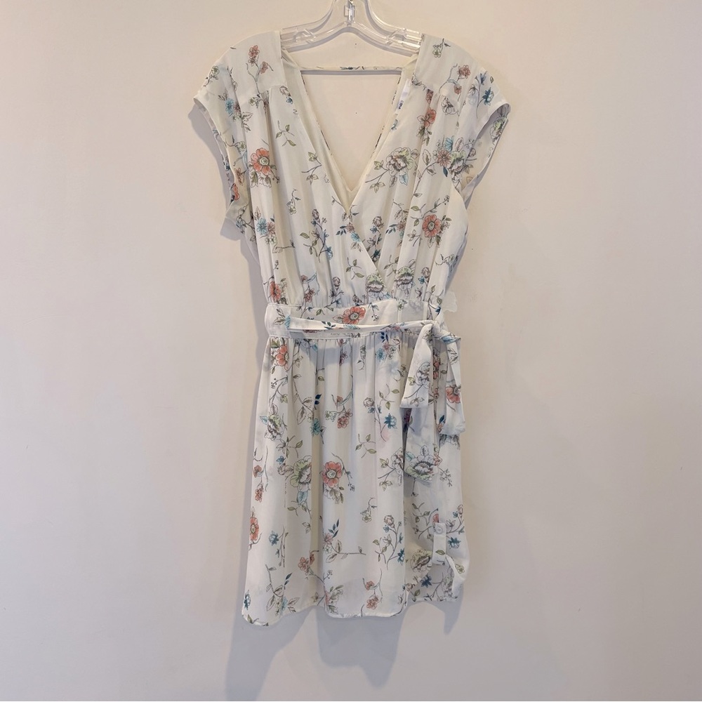 DR2 🌸 Sz. L white floral dress